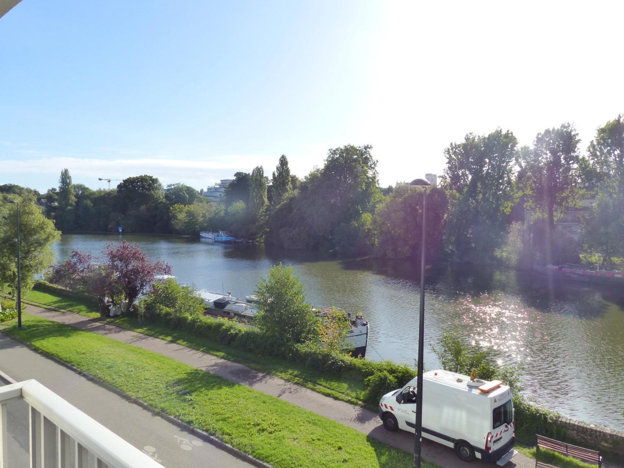 Apartment La Fontaine,t2 Au Calme , Parking, Vue Erdre *